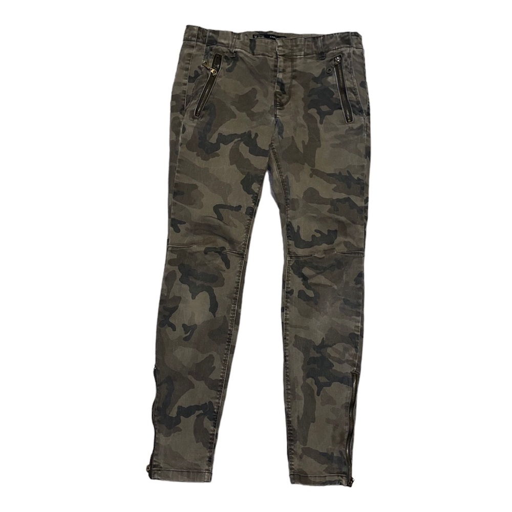 Zara Women’s 10 Camo Pants. Zipper really touchy